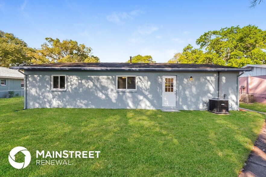 Building Photo - 2141 23rd St SW