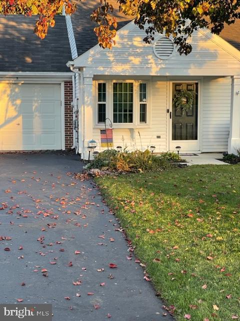 Primary Photo - 5 Fieldcrest Dr