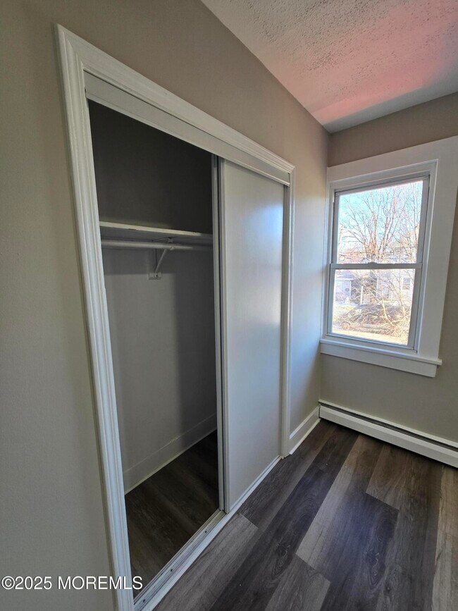 Building Photo - 1501-1503-1503 Bangs Ave