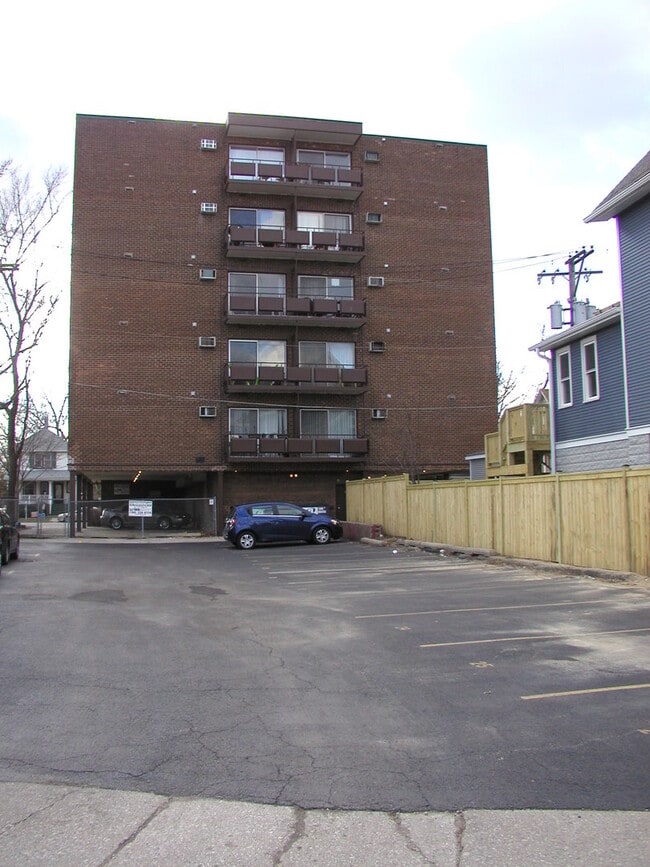 Building Photo - 336 Lathrop Ave