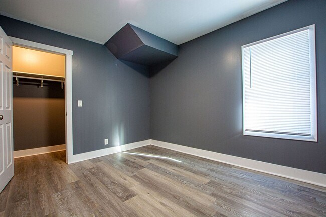 Building Photo - 2523 Ames Ave