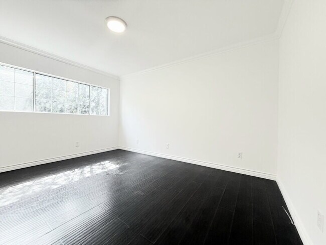 Building Photo - 4810 Cahuenga Blvd