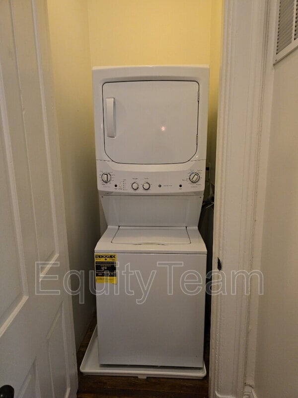 Building Photo - 322 Mulberry St