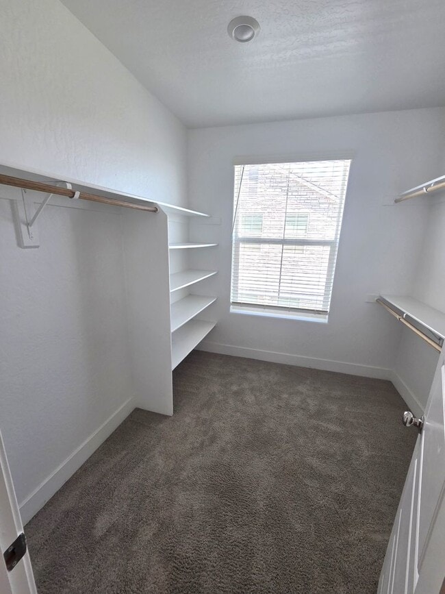 Building Photo - Beautiful 3 Bedroom 2.5 Bath Home in Gated Community