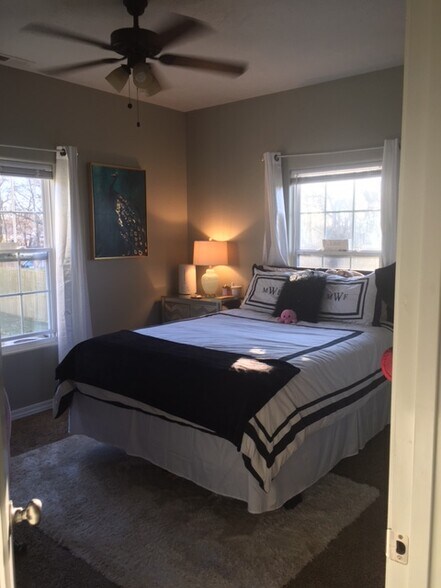 Building Photo - 1300 W Walnut St