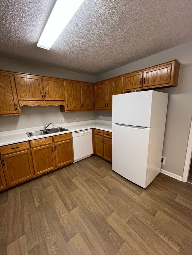 Building Photo - 2BD/1.5BA Townhome in Spring Meadows