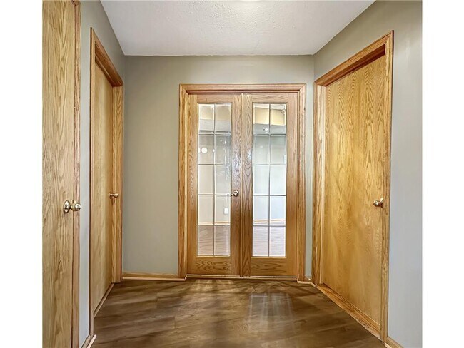 Building Photo - 1556 Chartreux Ave