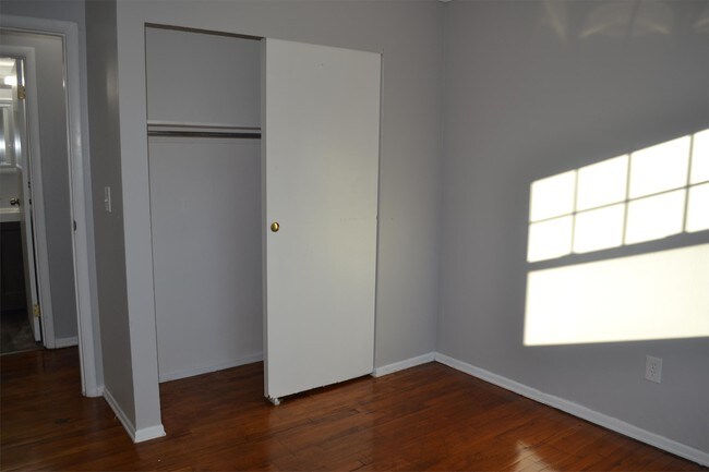 Building Photo - 3807 Ferdinand Pl