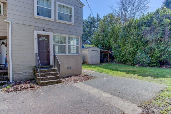 Interior Photo - Custer Apartments