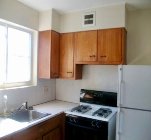 Building Photo - 13-23 Bissell Street