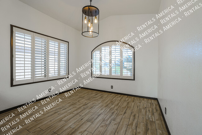 Building Photo - 9316 W Cinnabar Ave