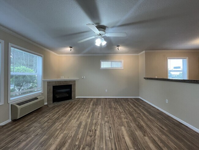 Building Photo - Spacious 904 Sq Ft Home in Bethany with Garage Parking, Washer/Dryer & Modern Kitchen Features