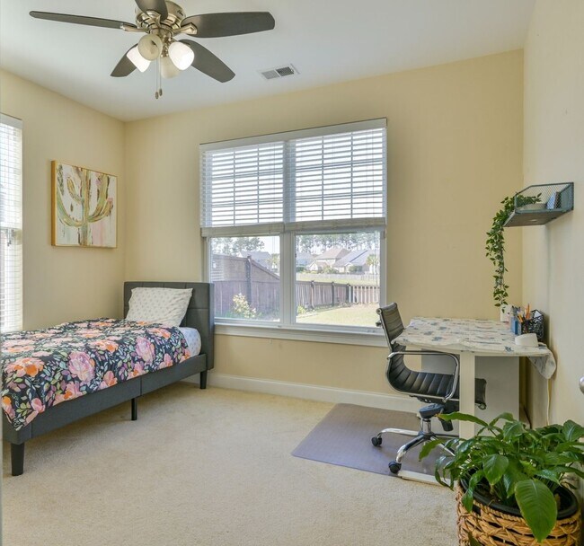 Building Photo - 430 Spectrum Rd