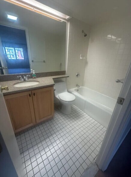 Building Photo - 85 Brainerd Rd