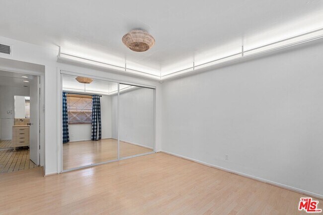 Building Photo - 112 Fleet St