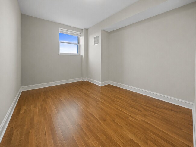 Building Photo - 850 N Lake Shore Dr