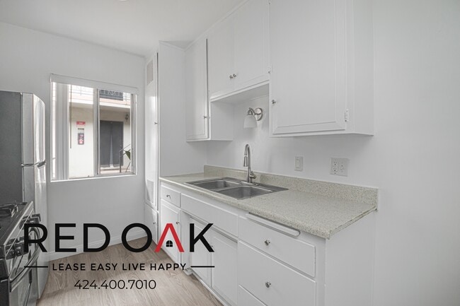 Building Photo - 630 N Cerritos Ave