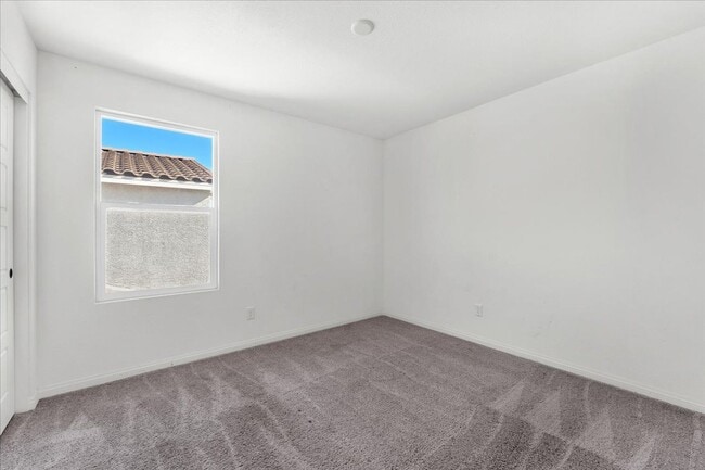 Building Photo - Gorgeous Five Bedroom in the SW! Solar panels!