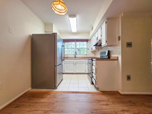 Building Photo - 7758 New Providence Dr