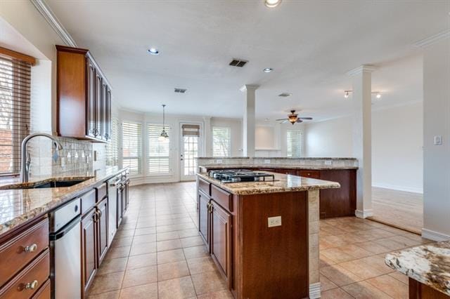 Building Photo - 702 E Peninsula Dr