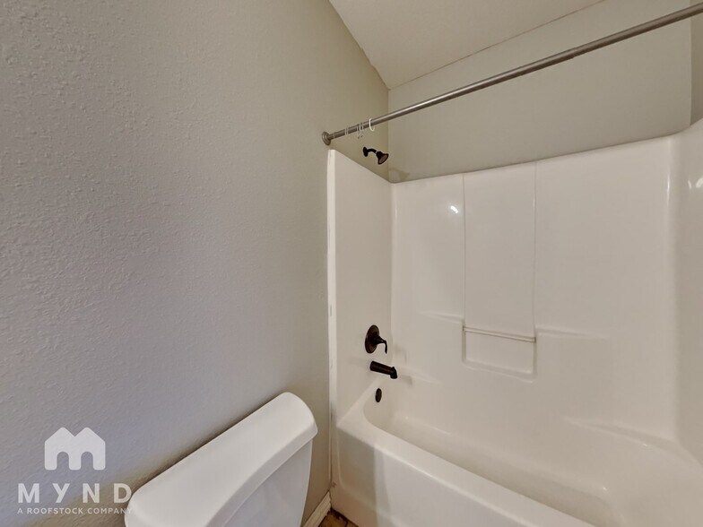 Building Photo - 5673 S Lexington Ave