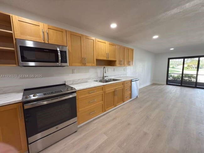 Building Photo - 9001 Jacaranda Ln