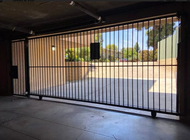 Building Photo - 2609 Pico Pl