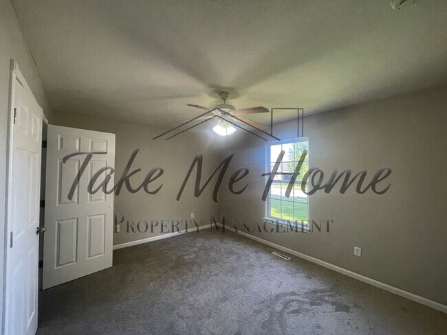 Building Photo - 4 Bedroom in Willard School District!