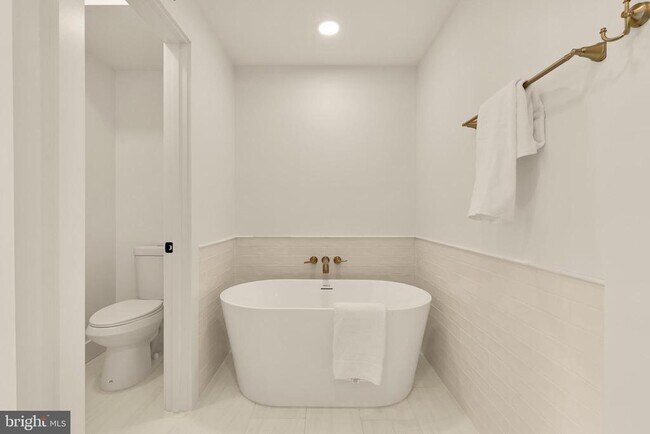 Building Photo - 1706 Bay St SE