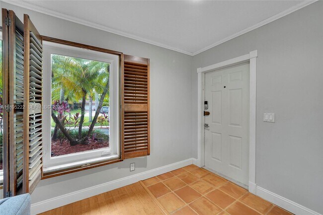 Building Photo - 1518 N Yale Dr