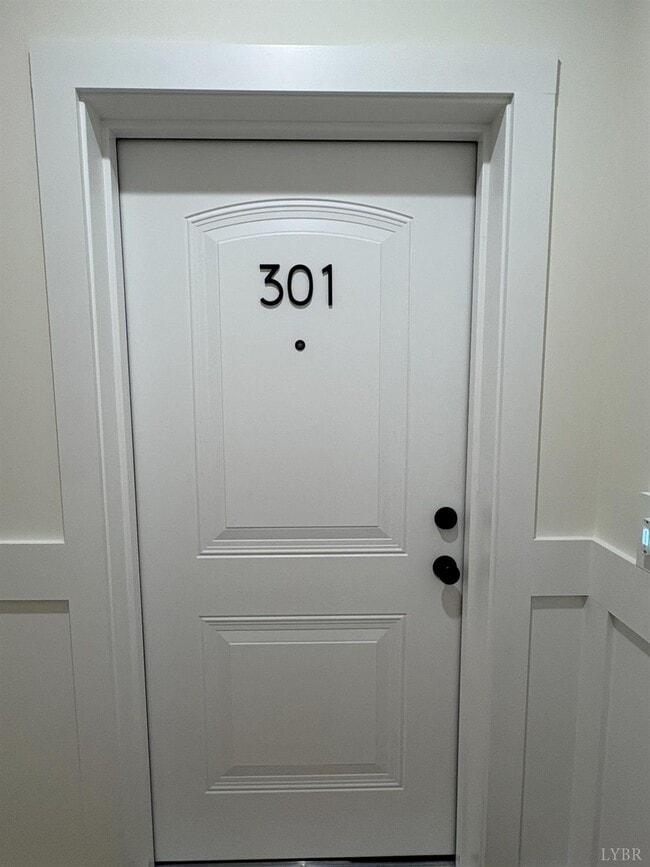 Building Photo - 420 Capstone Dr