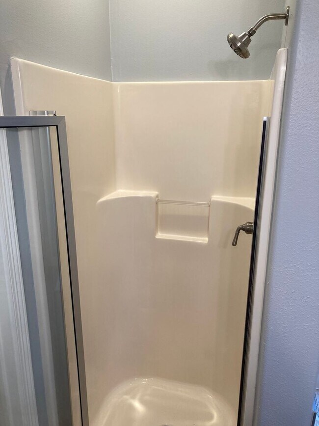 Building Photo - 3 bedroom 2 bath modern style home minutes from Centerton Main!!