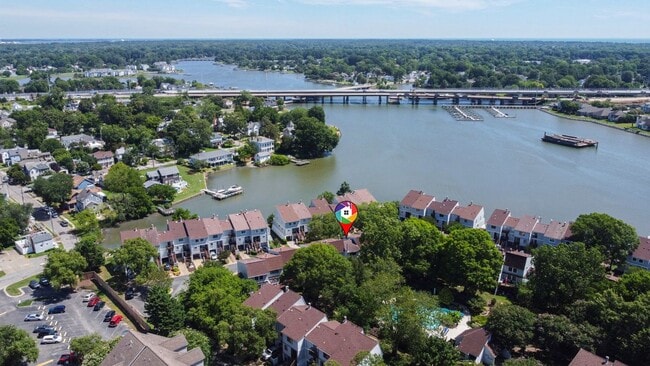 Building Photo - 233 Mill Point Dr