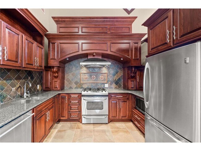 Building Photo - 1560 Bluff Creek Dr