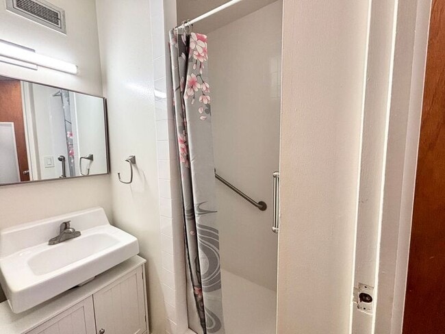 Building Photo - 1511 Nuuanu Ave