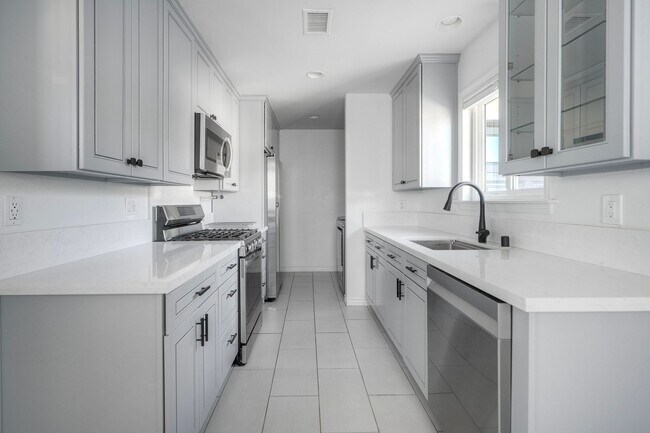 Building Photo - 254 Gloxina St