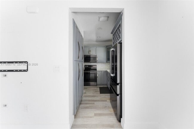 Building Photo - 379 NE 31st Ave