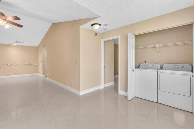 Building Photo - 3370 Pinewalk Dr N