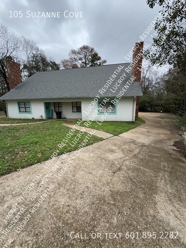 Primary Photo - Updated 4-Bedroom Duplex with Fireplace in...