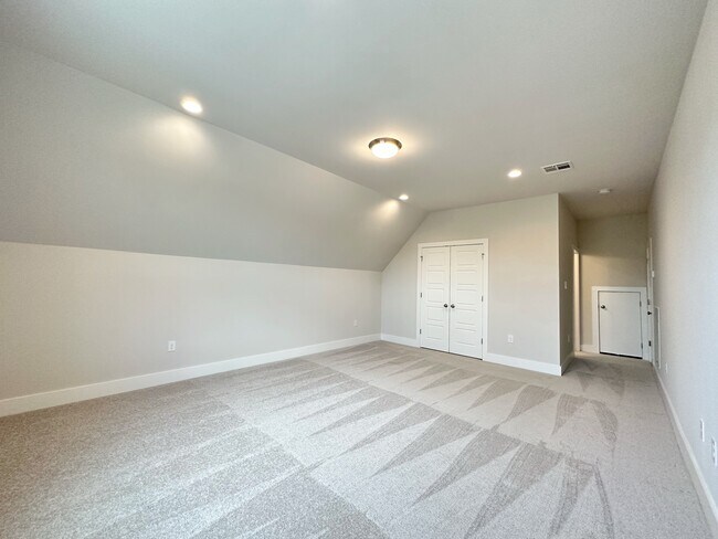 Building Photo - 7210 Rolling Fork Rd