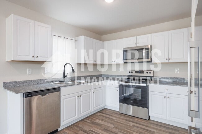 Building Photo - Beautiful New Home in Arizona City