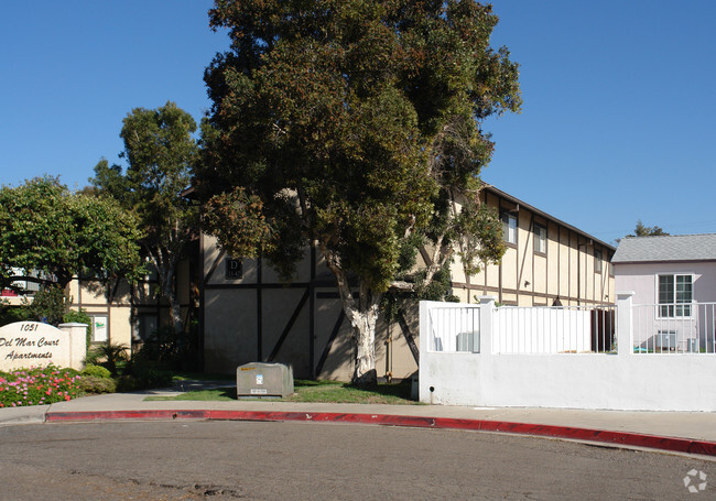 Building Photo - Del Mar Court Apartments