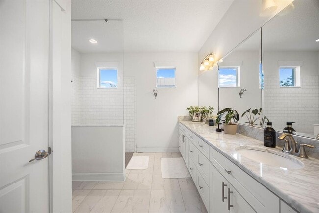 Building Photo - 4005 W El Prado Blvd