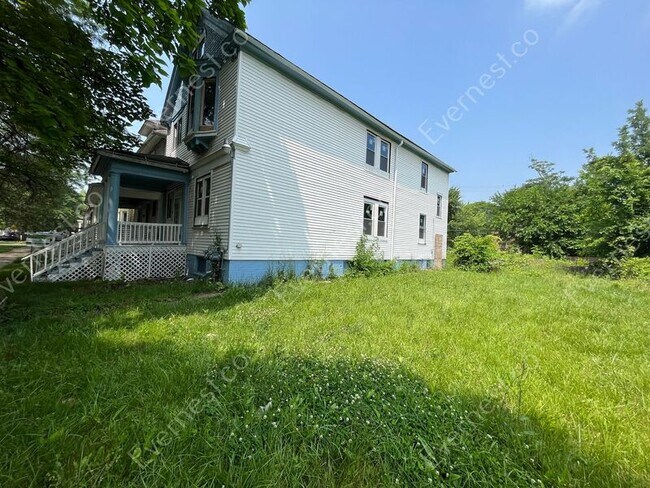 Building Photo - 291 Englewood St