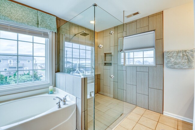 Building Photo - DOG FRIENDLY FURNISHED OFF-SEASON RENTAL A...