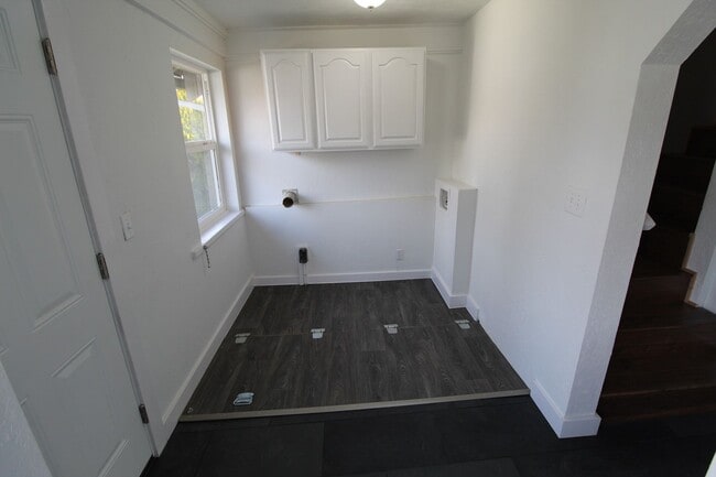 Building Photo - 2317 E Hartson Ave