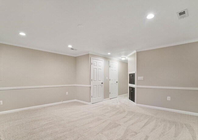 Building Photo - Gorgeous End Unit townhouse with WATER VIEWS ready mid August!