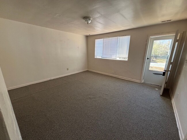 Building Photo - Affordable 2 Bedroom 1 Bathroom Rental