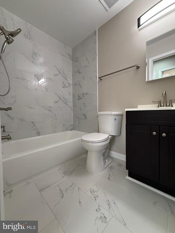 Building Photo - 4924 McFarland Dr