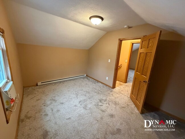 Building Photo - 717 W 16th St